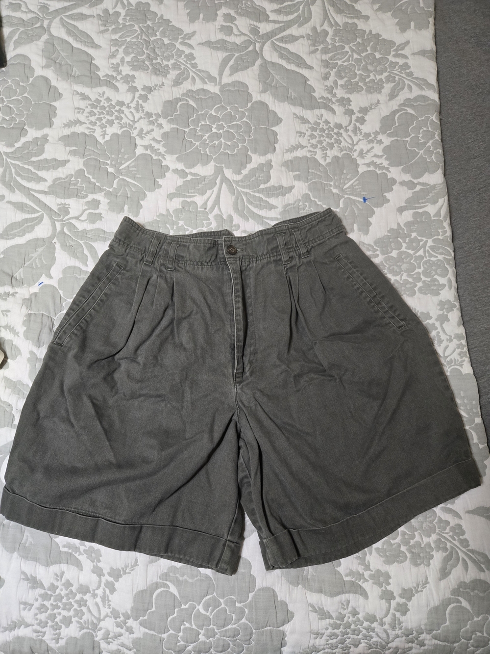 Gray High-Waist Pleated Women’s Cargo Shorts